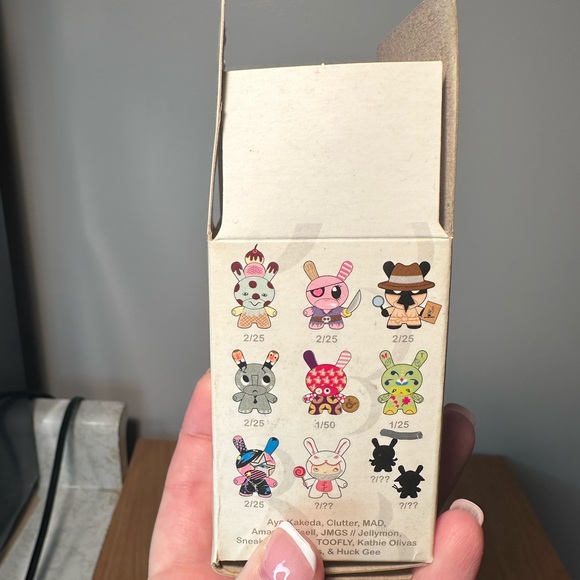 🛍️ Adorable, artsy little trash panda by Kidrobot x Dunny 💚🦝 - Picture 6 of 8